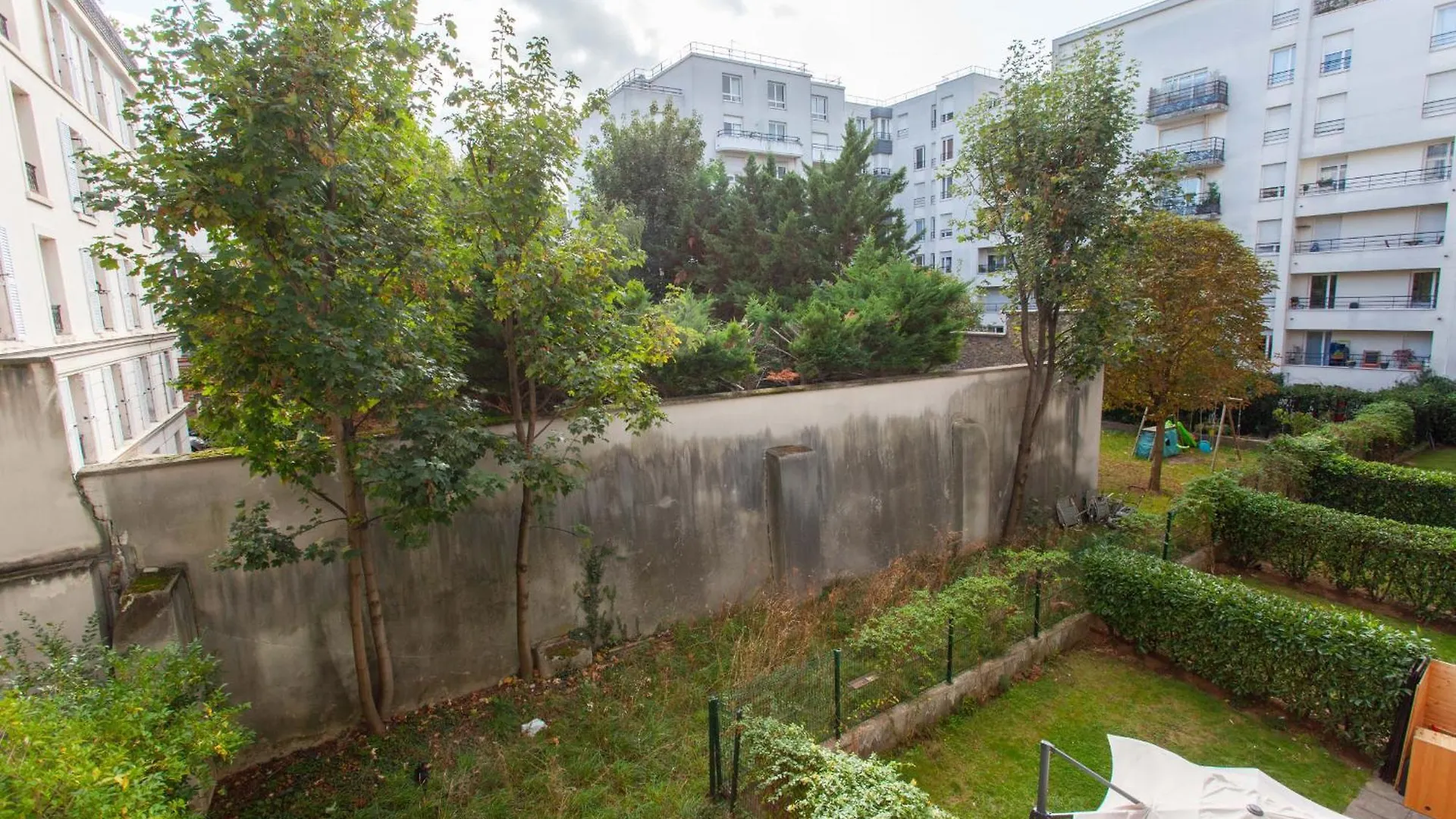 Bright With Balcony At Buttes Chaumont Apartment Paris