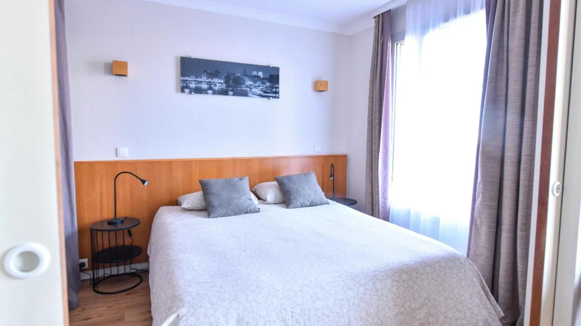 Bright With Balcony At Buttes Chaumont Apartment Paris France