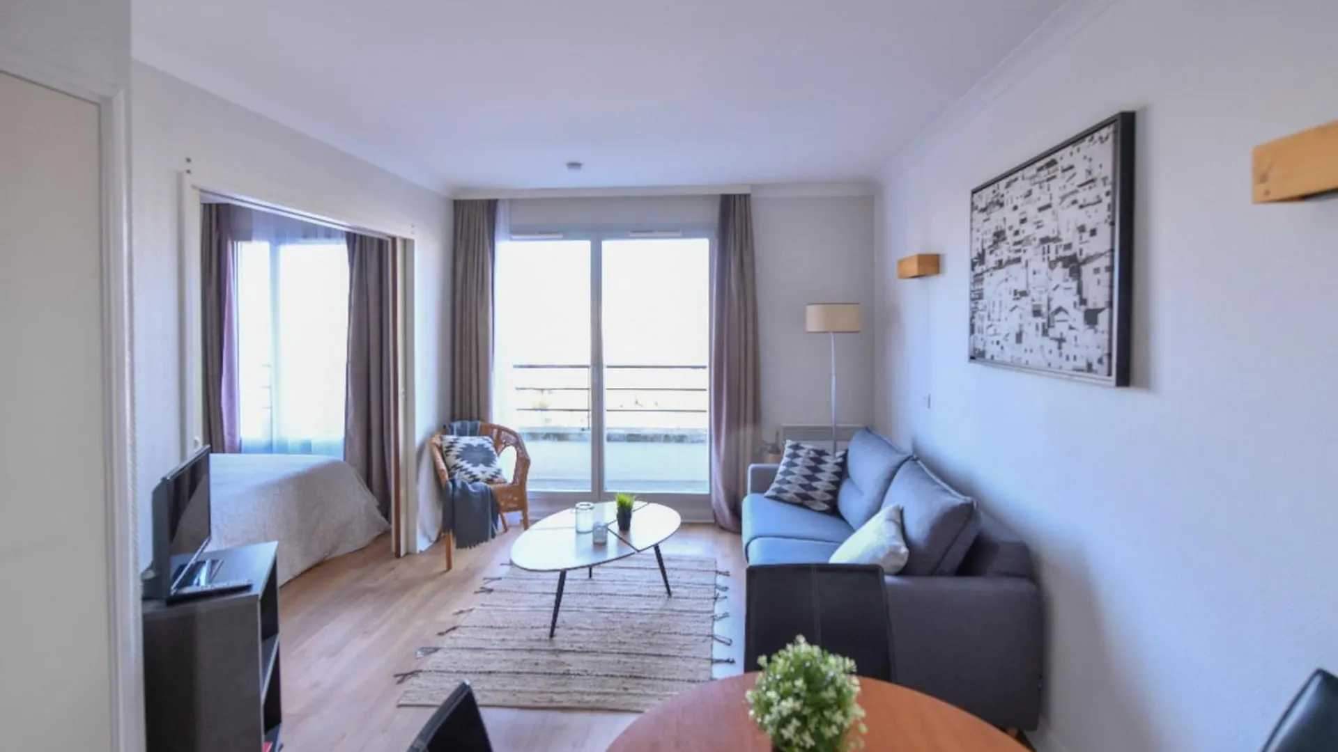 Bright With Balcony At Buttes Chaumont Apartment Paris